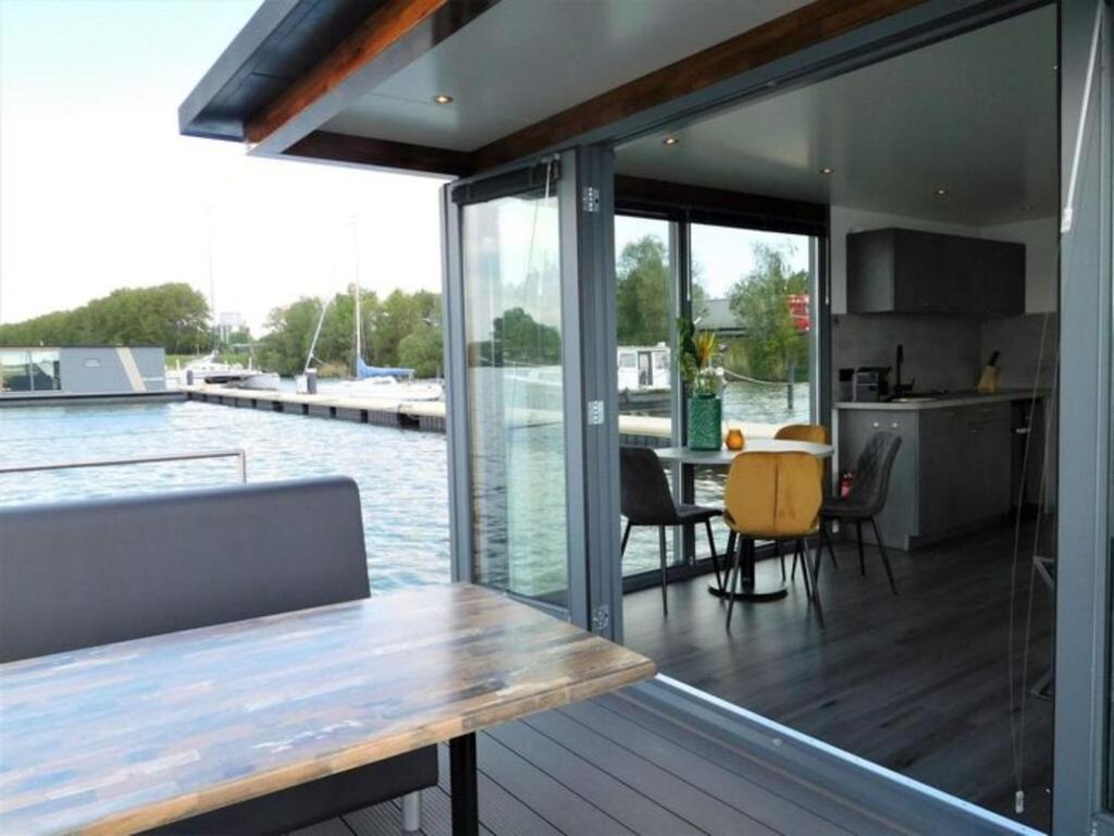 Hotel Beautiful Houseboat In The Harbour Of Volendam Near Centre Esterno foto